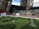 Jouer au mini-golf sur la Tour Eiffel