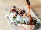 Tartine au fromage bleu et au C.B.S. signé Ellen Raun chez Fringe