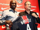Claude Makelele avec Charles Villeneuve - Paris Saint Germain - Presentation - 21.07.2008 - Conference de Presse - Recrue Recrues Transfert Transferts - Foot Football - PSG - largeur attitude pose portrait president maillot