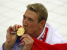 Alain Bernard of France kisses his gold medal for the men's 100m freestyle swimming final during the Beijing 2008 Olympic Games at the National Aquatics Centre, August 14, 2008.     REUTERS/David Gray (CHINA)