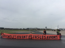 Aéroport d'Orly : des manifestants d'Extinction Rebellion perturbent la reprise