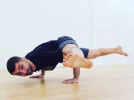 Des cours de yoga pour hommes au Studio Qee