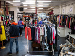 La braderie solidaire du Secours populaire de Paris - Boutique vestimentaire SPF 2025 6