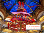 Vitrines et sapin de Noël des Galeries Lafayettes avec Clara Luciani - photos