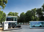 Volvo investit le Jardin des Tuileries avec son shoowroom digital