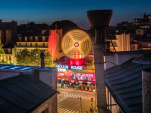 Le Moulin Rouge fête ses 130 ans avec un spectacle son et lumière sur sa façade 