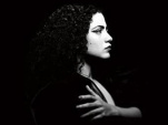 Emel Mathlouthi en concert à La Gaîté Lyrique de Paris