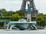 Le bateau solaire PlanetSolar au Parc Citroën