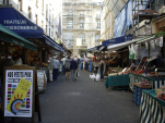 Le marché Poncelet, le marché original sous forme de rue gourmande dans le 17e arrondissement