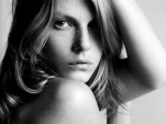 La mannequin Angela Lindvall entre au Musée Grévin
