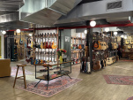 Paul Beuscher à Paris : l’adresse culte des musiciens rouvre avec guitares, concerts et studios