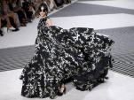 Paris Fashion Week : les images du défilé Giambattista Valli Haute Couture 2023-2024