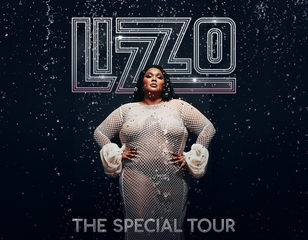 Lizzo live in March 2023 at Paris Accor Arena