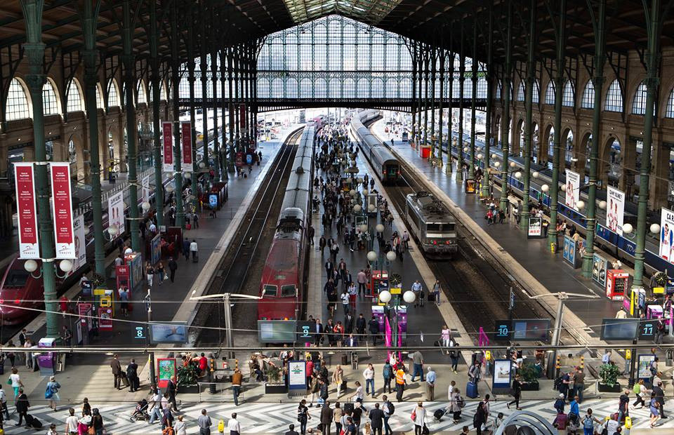 Gare Du Nord At Christmas 2022 Paris Gare Du Nord Gets A New Information Point - Sortiraparis.com