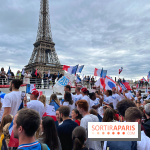 Athlètes et flambeau de Paris 2024