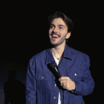 Panayotis Pascot : de nouvelles dates annoncées à Paris pour son spectacle Entre les deux 