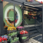 Saint-Valentin 2025 : des ateliers gratuits chez le Fleuriste LEGO à la Gare de l'Est - WhatsApp Image 2025 02 13 at 11.39.15