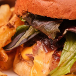 Canard & Champagne à Paris : le meilleur burger de canard à découvrir