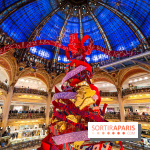 Vitrines et sapin de Noël des Galeries Lafayettes avec Clara Luciani - photos
