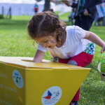 Chasse aux oeufs de Pâques du Secours Populaire au parc André Citroën en faveur des réfugiés d'Ukraine