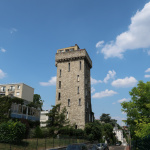 Ce Donjon qui domaine les Hauts-de-Seine devait être la petite sœur du Sacré Cœur