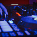 Diplo squatte les platines du T7 Paris