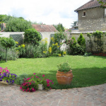 Découvrez le jardin du Musée de l'Absinthe pour les Rendez-Vous aux Jardins 2026 en région parisienne