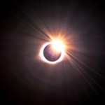 Eclipse solaire du 12 août : à partir de quel heure peut on observer le phénomène et quand aura lieu le pic ?
