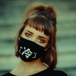 Coronavirus : le masque de protection, un accessoire de mode qui se démocratise ?