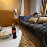 Insolite : un hôtel parisien nous propose de revivre une soirée comme dans "le monde d'avant"