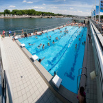 La piscine Joséphine Baker à Paris : une piscine flottante à ciel ouvert sur la Seine