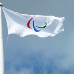 Jeux Paralympiques : qui est John McFall, l'astronaute qui a apporté le drapeau paralympique ?