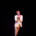 Allié.e.s et plus si affinités : le seul en scène de Valentin Lacouture au théâtre Le Bout