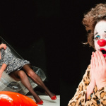 Chaos, Courroux et Cataclysme : la clownesse Pauline explore la crise au Théâtre de l’Épée de Bois