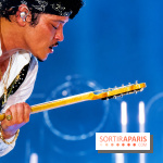 Bruno Mars, guitare en main au Stade de France