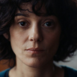 Little Girl Blue, docudrame de Mona Achache avec Marion Cotillard, explore les secrets de famille lors d'une séance spéciale à Cannes 2023.