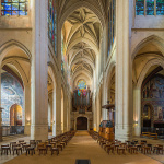 L'Eglise Saint-Gervais-Saint-Protais, en face de l'Hôtel de Ville