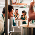 Erfahren Sie im La Beer Fabrique de La Brasserie Fondamentale, wie Sie Ihr Bier brauen