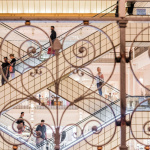 JO Paris 2024: rencontre avec Enzo Lefort, champion olympique d'escrime, au Bon Marché rive gauche 