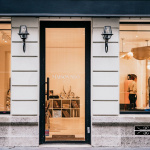 Maison Néo : pop up de luxe responsable entre mode engagée, café, fleuriste et salle de soins 