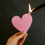 Saint Valentin 2026 : les soirées Sans Valentin pour les célibataires fêtard.e.s à Paris