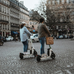 Trottinettes à Paris : gilet et casque obligatoires