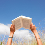 Canicule : notre sélection de livres à découvrir pour se rafraîchir pendant les fortes chaleurs
