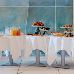 Le brunch à volonté et ses ateliers mosaïques pour les enfants, chaque dimanche au Café Beaubourg