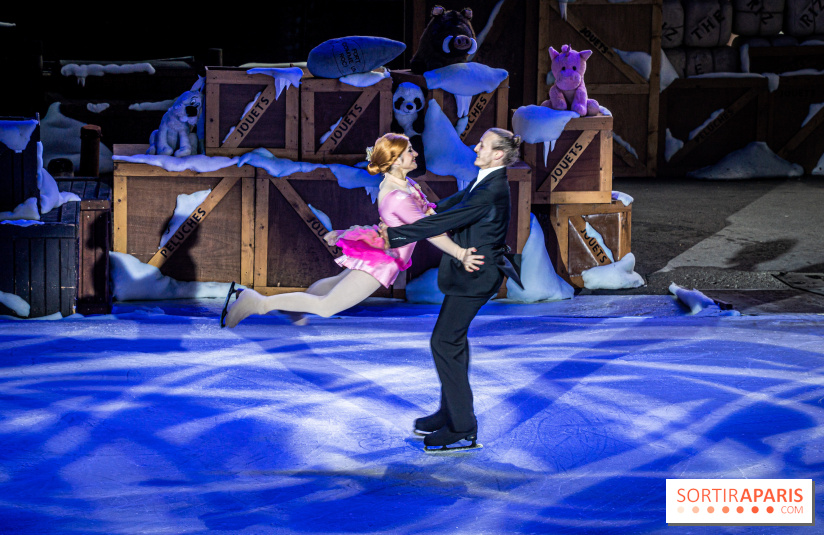 Noël Parc Astérix 2022, les animations - spectacle noel - patinage - Qui veut la peau du Père Noël ?