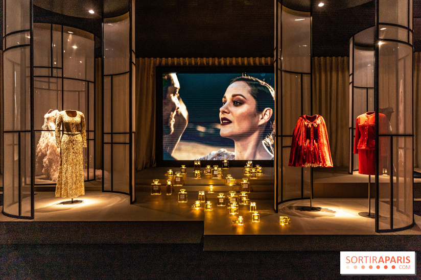 Exposition Le Grand Numéro de Chanel au Grand Palais Éphémère à Paris - robe - publicité - spot publicitaire