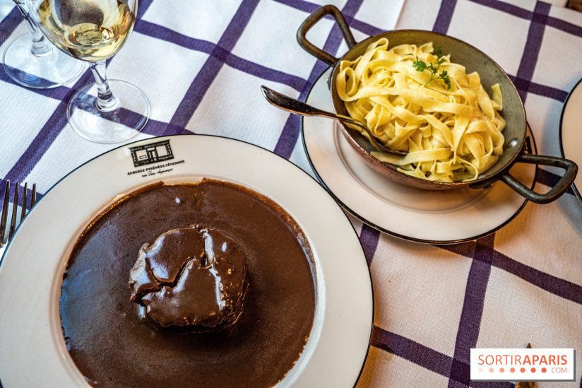 Auberge Pyrénées Cévennes - Bistrot Paris 11e - lièvre à la royale