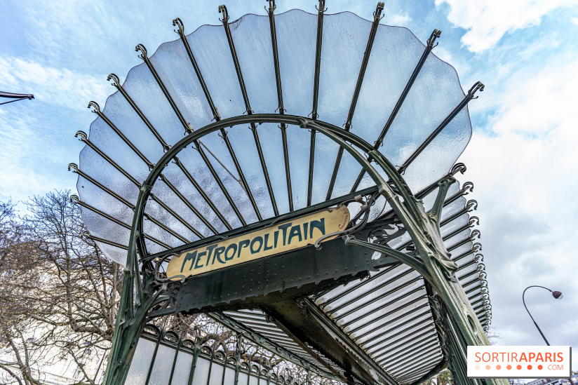  Le dernier édicule de type B d'Hector Guimard - Métro Porte Dauphine  -  A7C5192