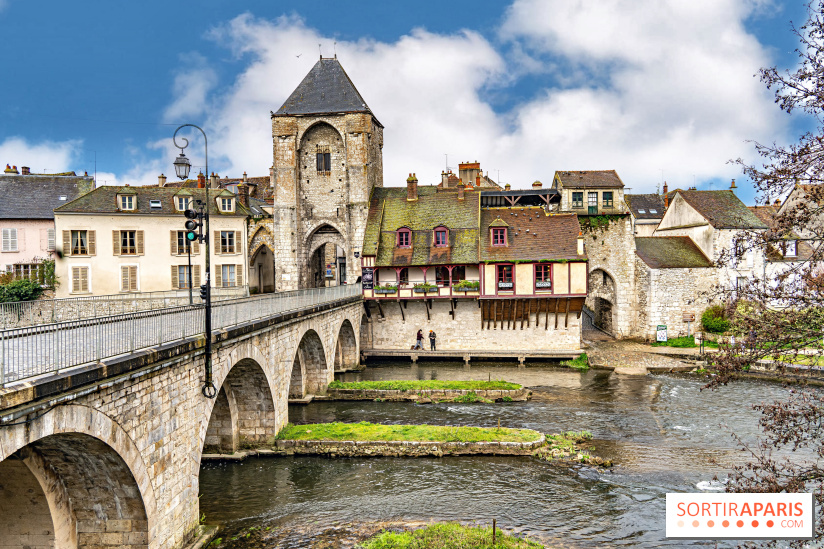 Moret-sur-Loing - citée médiévale - plus beaux détours de France - la porte du Samois