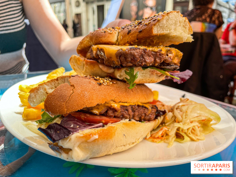 Tata Burger, le restaurant aux burgers en forme de zizi dans le Marais - 76D361AE C333 4A5D 985F 1395D2BBB3F1